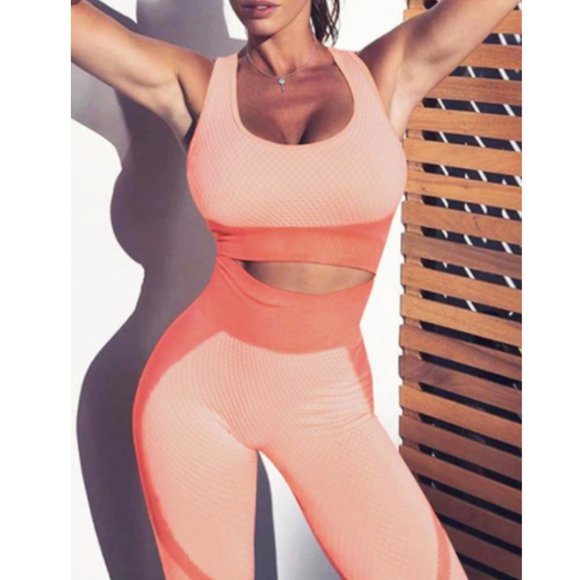 Peach Seamless two-piece yoga set - Picture 2 of 4